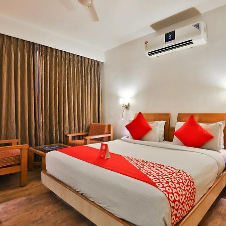 โอโย 1123 โฮเต็ล ร็อค รีเจนซี Hotel อาเมดาบัด ภายนอก รูปภาพ