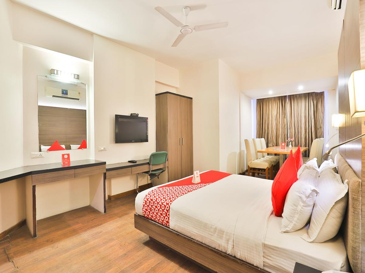 โอโย 1123 โฮเต็ล ร็อค รีเจนซี Hotel อาเมดาบัด ภายนอก รูปภาพ