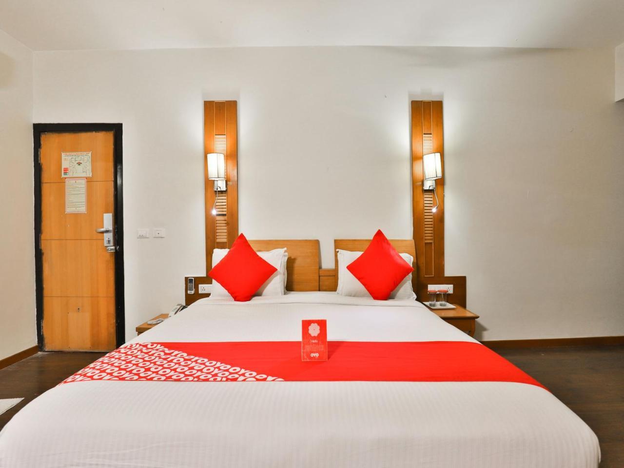 โอโย 1123 โฮเต็ล ร็อค รีเจนซี Hotel อาเมดาบัด ภายนอก รูปภาพ