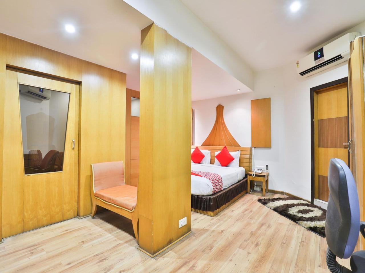 โอโย 1123 โฮเต็ล ร็อค รีเจนซี Hotel อาเมดาบัด ภายนอก รูปภาพ