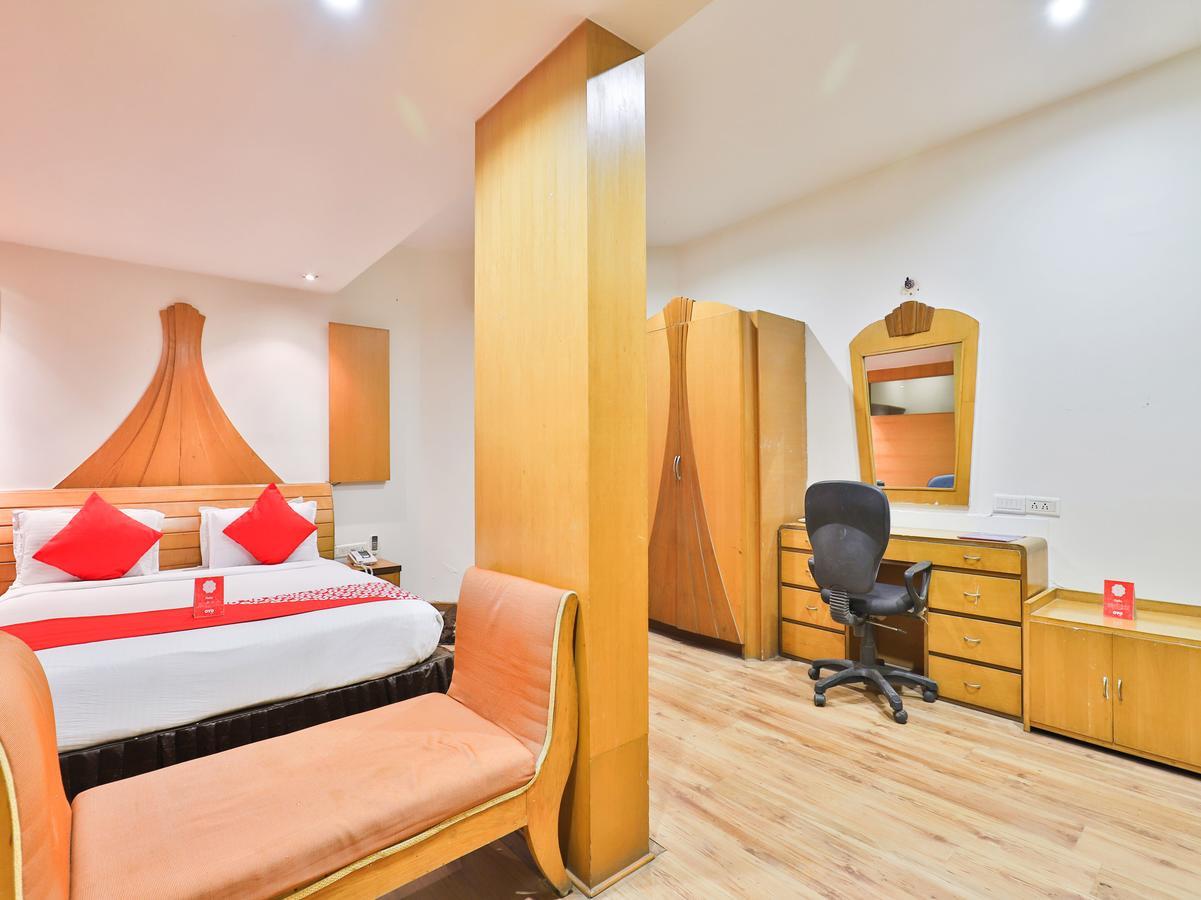 โอโย 1123 โฮเต็ล ร็อค รีเจนซี Hotel อาเมดาบัด ภายนอก รูปภาพ