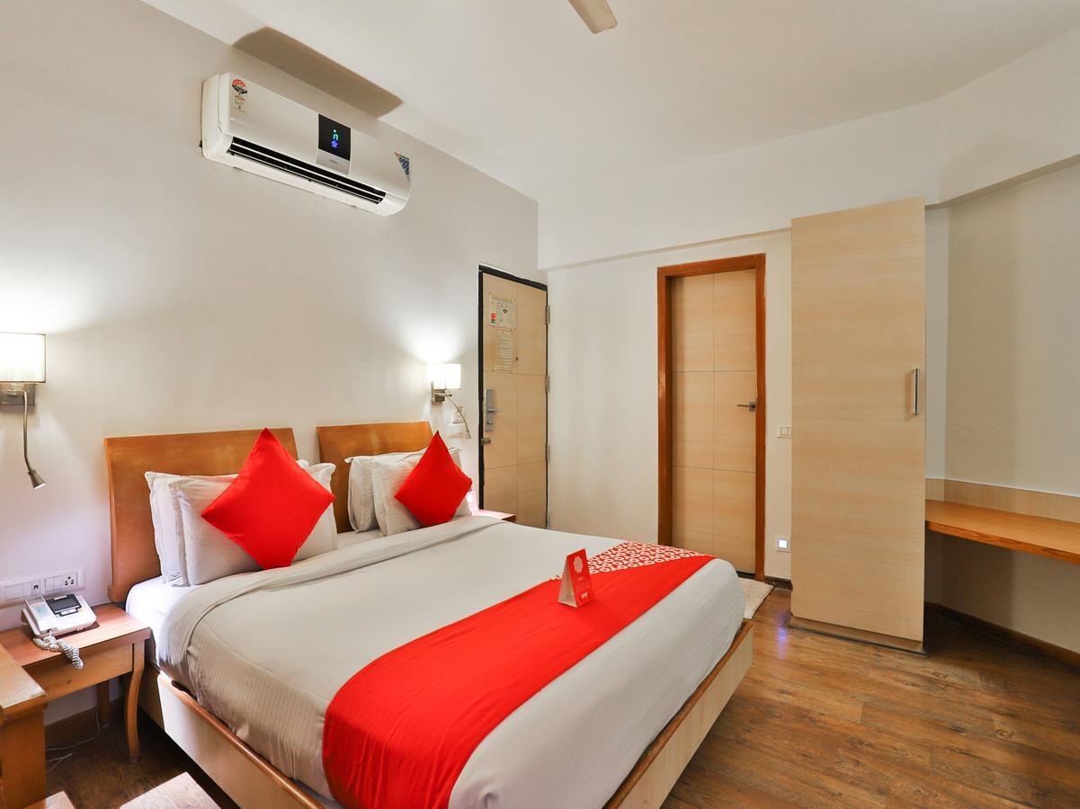 โอโย 1123 โฮเต็ล ร็อค รีเจนซี Hotel อาเมดาบัด ภายนอก รูปภาพ