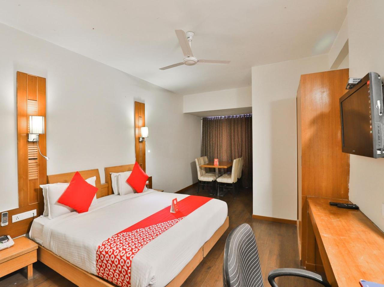 โอโย 1123 โฮเต็ล ร็อค รีเจนซี Hotel อาเมดาบัด ภายนอก รูปภาพ