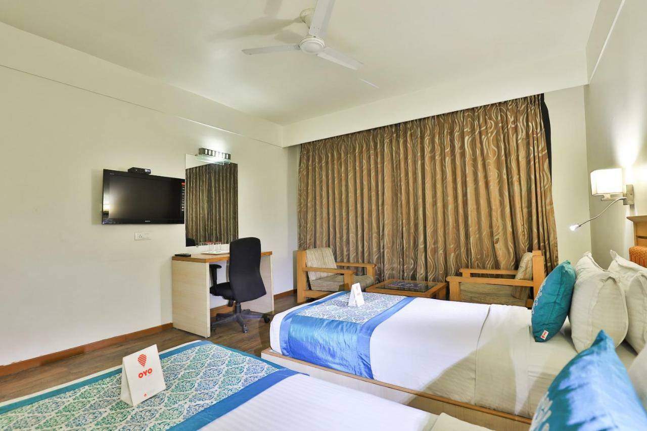 โอโย 1123 โฮเต็ล ร็อค รีเจนซี Hotel อาเมดาบัด ภายนอก รูปภาพ